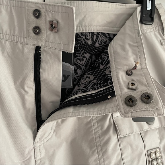 Roxy women’s snowpants - Picture 4 of 14